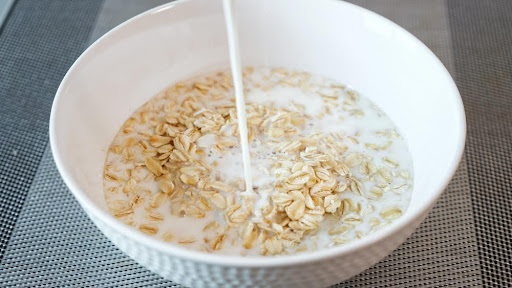 Making overnight oats